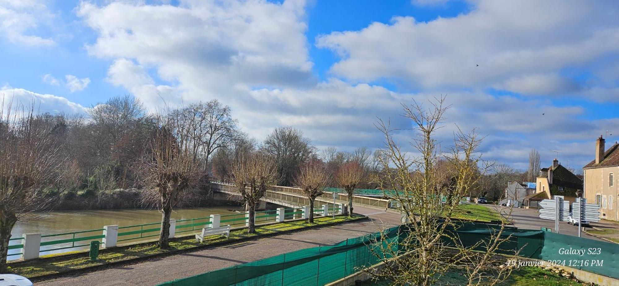Pavillon Avec Jardin Clos Au Bord De L'Yonne Coulanges-sur-Yonne Bagian luar foto