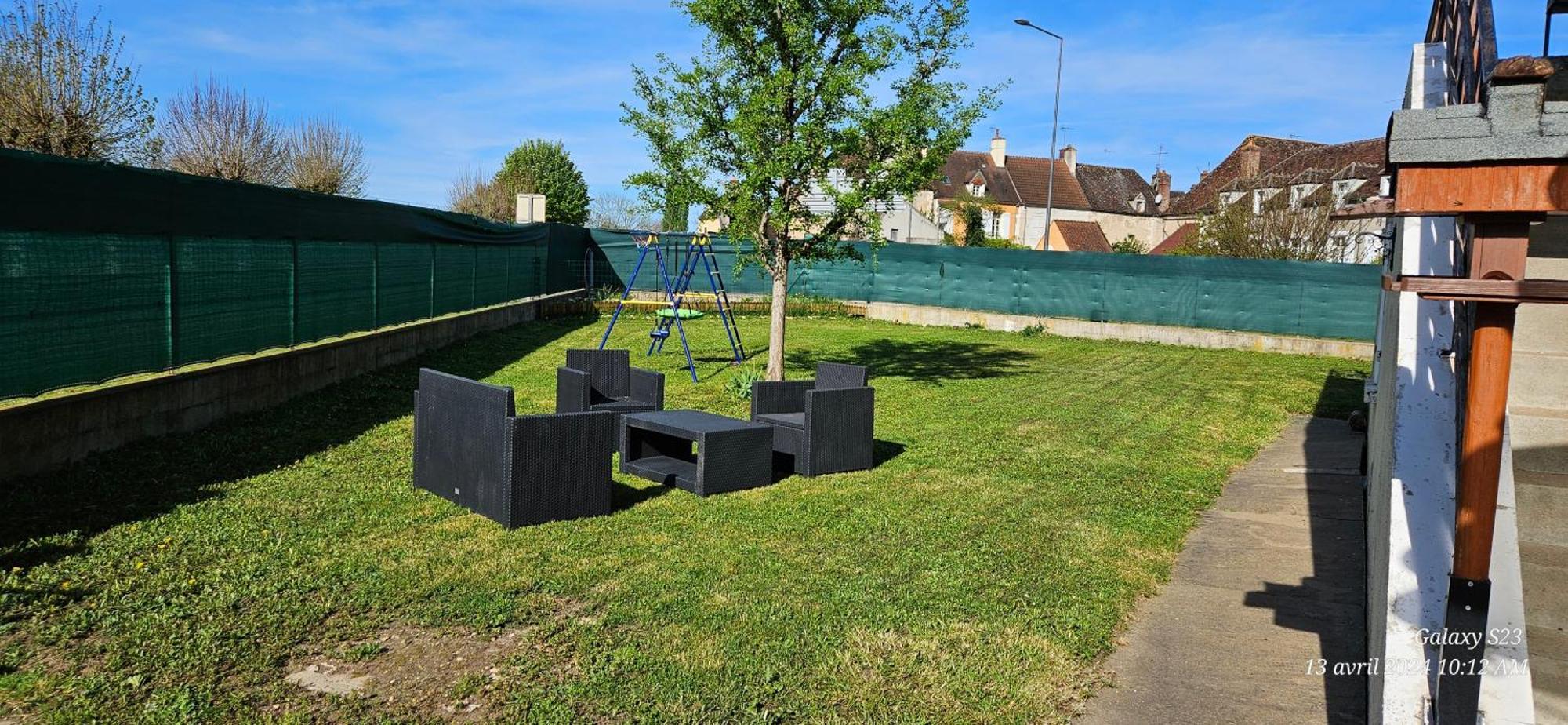 Pavillon Avec Jardin Clos Au Bord De L'Yonne Coulanges-sur-Yonne Bagian luar foto